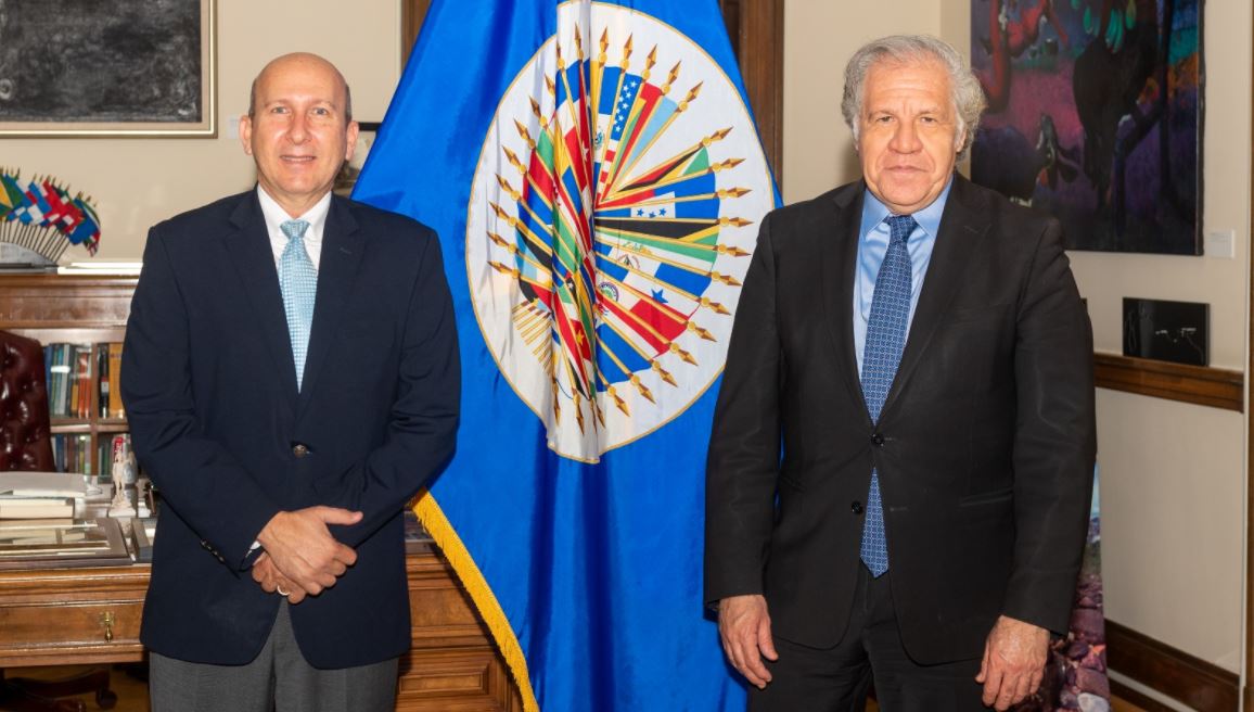 Simán se reúne con Almagro, exigiendo reinstalar a exmagistrados que lo protegieron de seguir evadiendo impuestos siman-se-reune-con-almagro-exigiendo-reinstalar-a-exmagistrados-que-lo-protegieron-de-seguir-evadiendo-impuestos